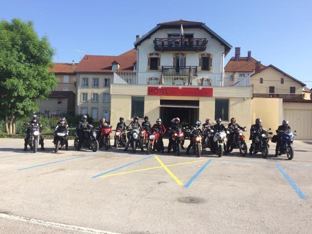 Vista Exterior Hotel Les Montagnards