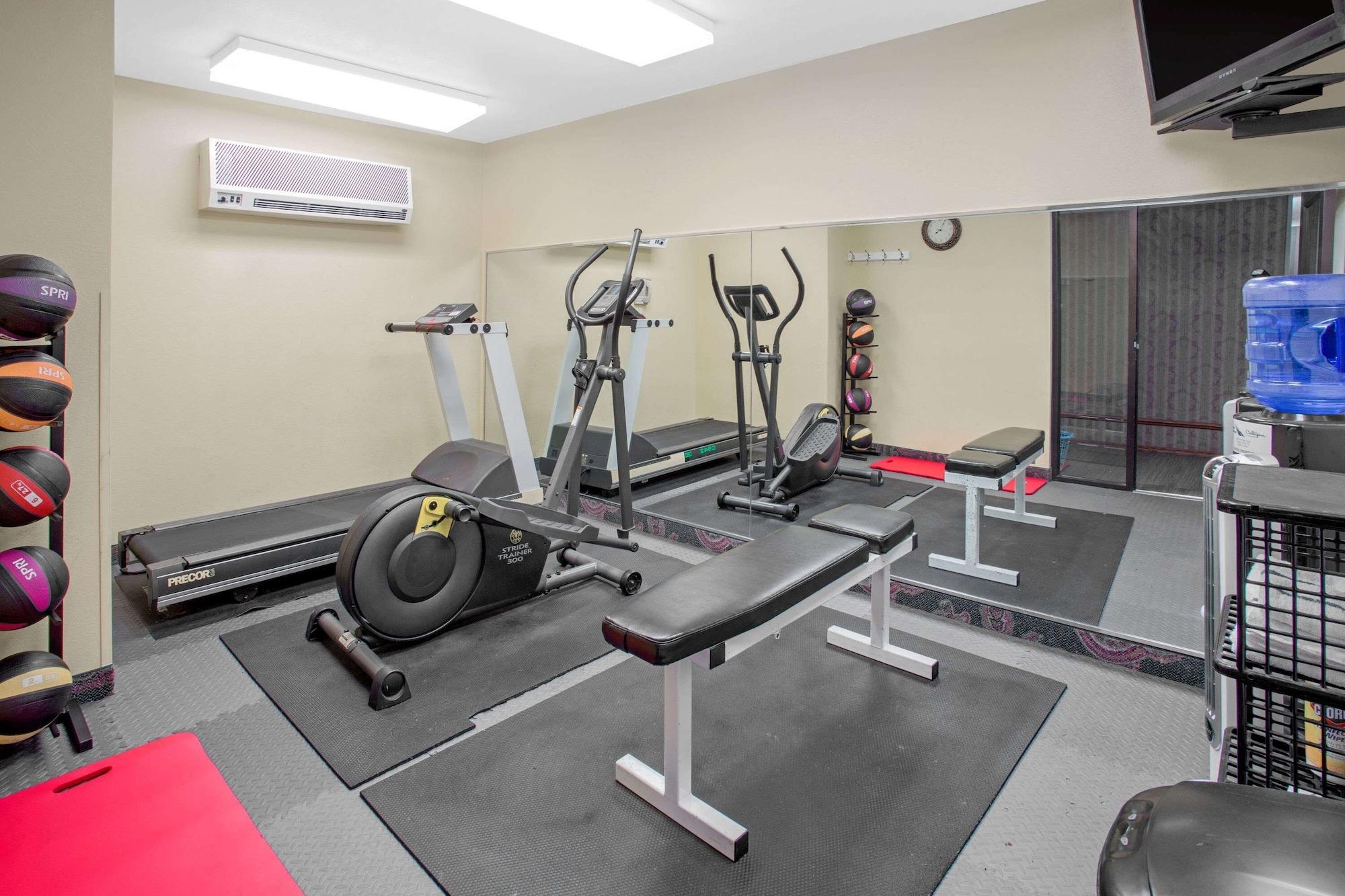 Gimnasio Days Inn by Wyndham Madison NE/Windsor
