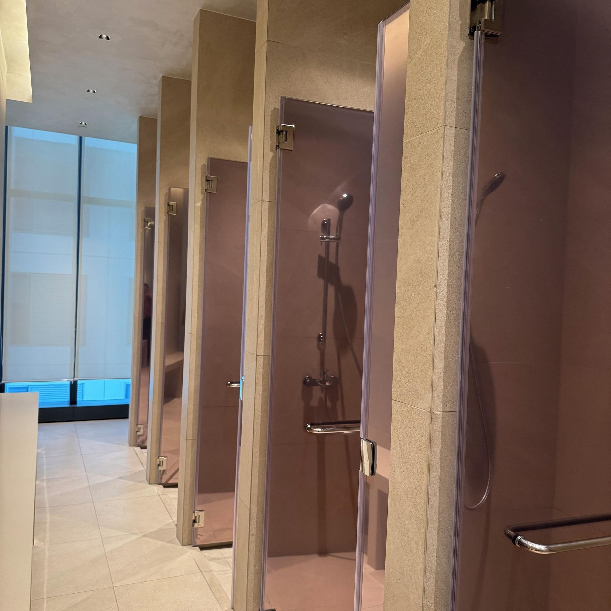 Vista Piscina Century Spire Condominium