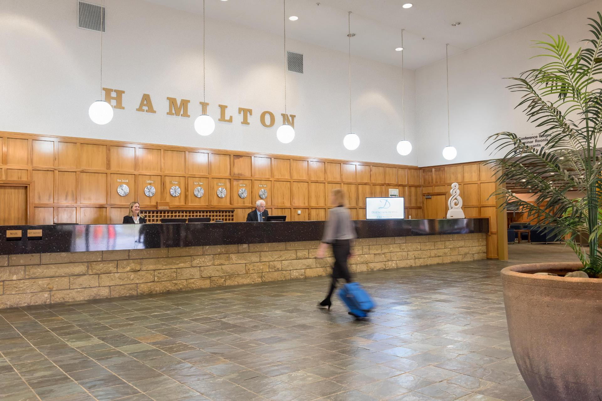 Vista Lobby Distinction Hamilton Hotel & Conference Centre