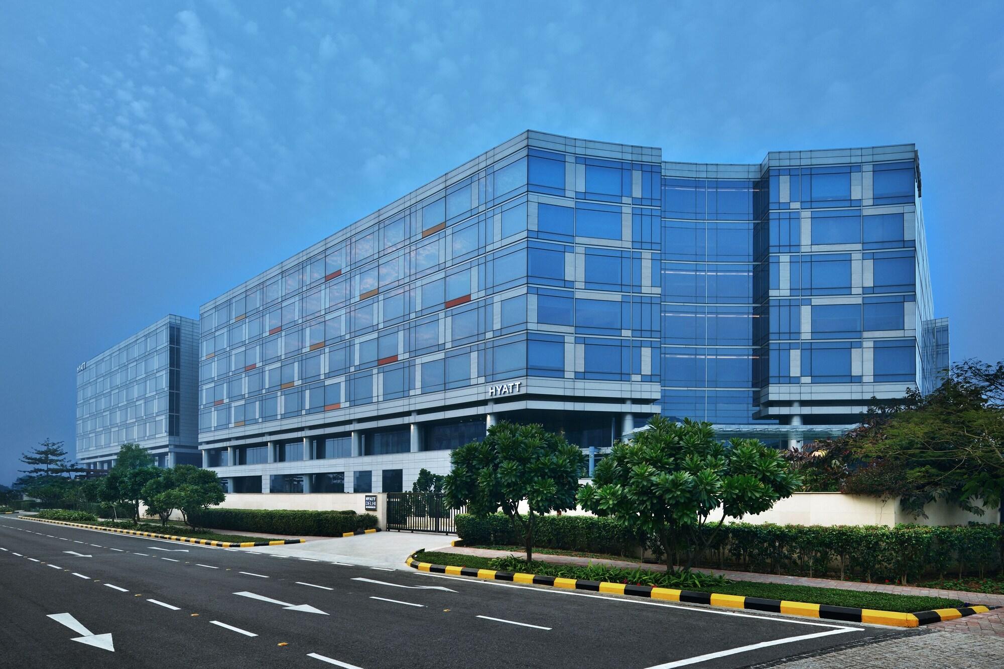 Vista Exterior Hyatt Delhi Residences