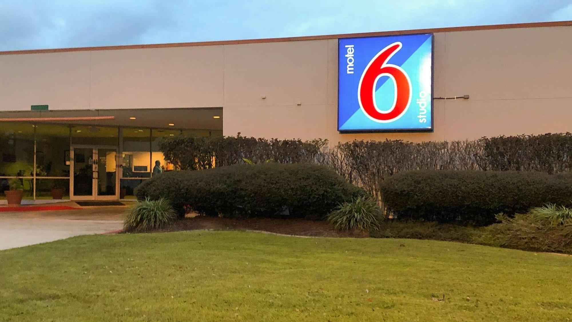 Vista Exterior Motel 6 La Place, LA