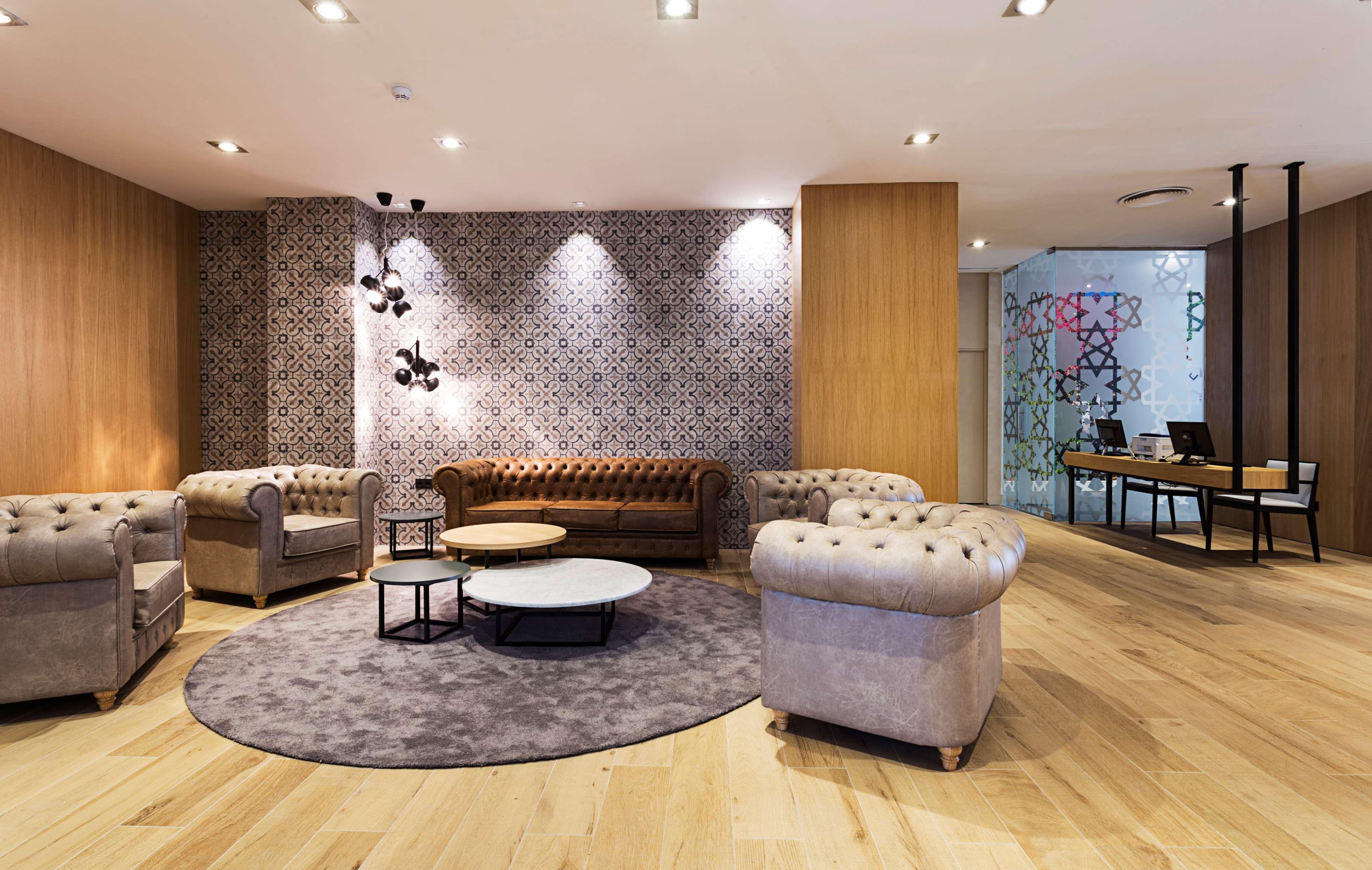 Vista Lobby Catalonia Giralda Hotel