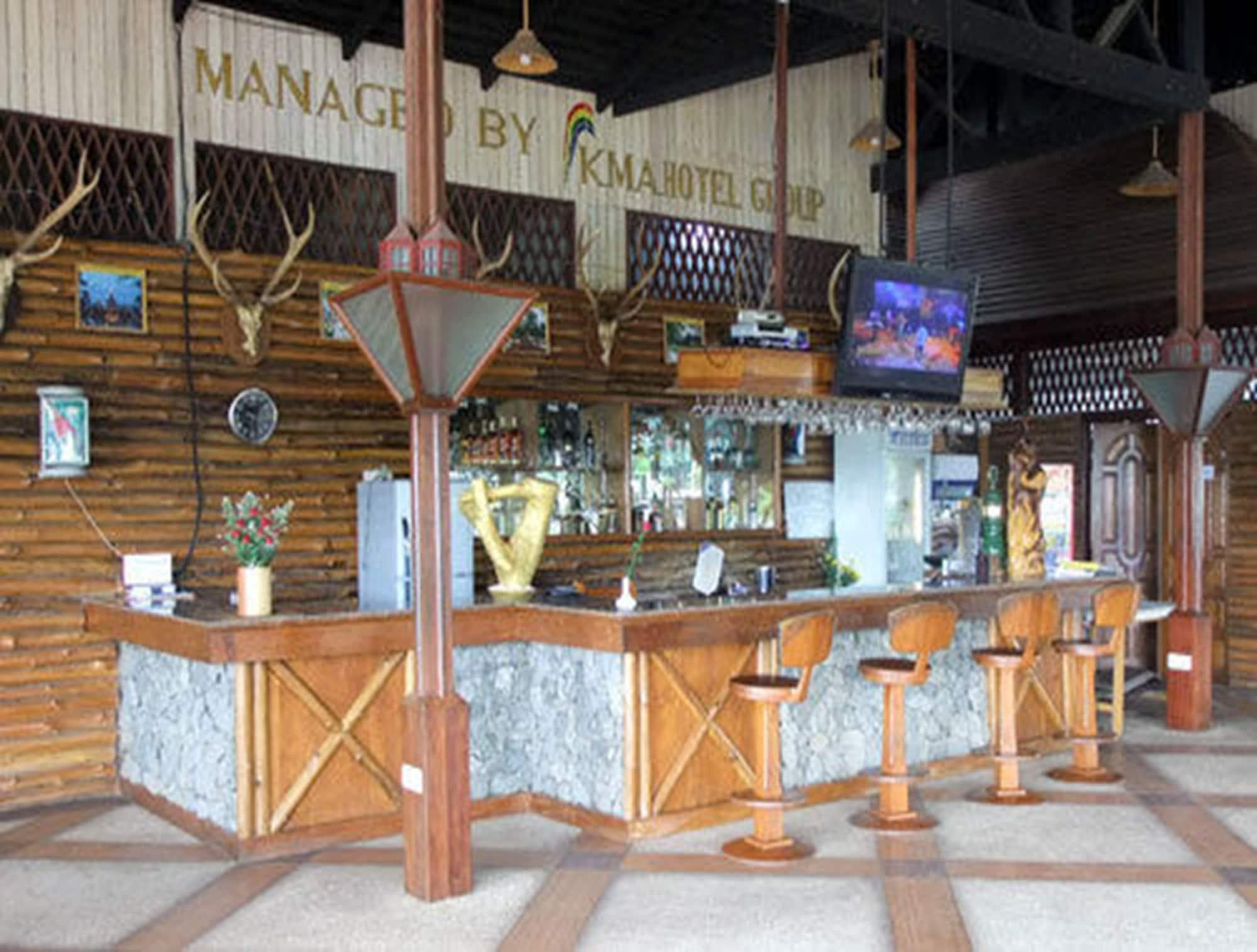 Bar/Salón KMA Shwe Pyi Bago Resort