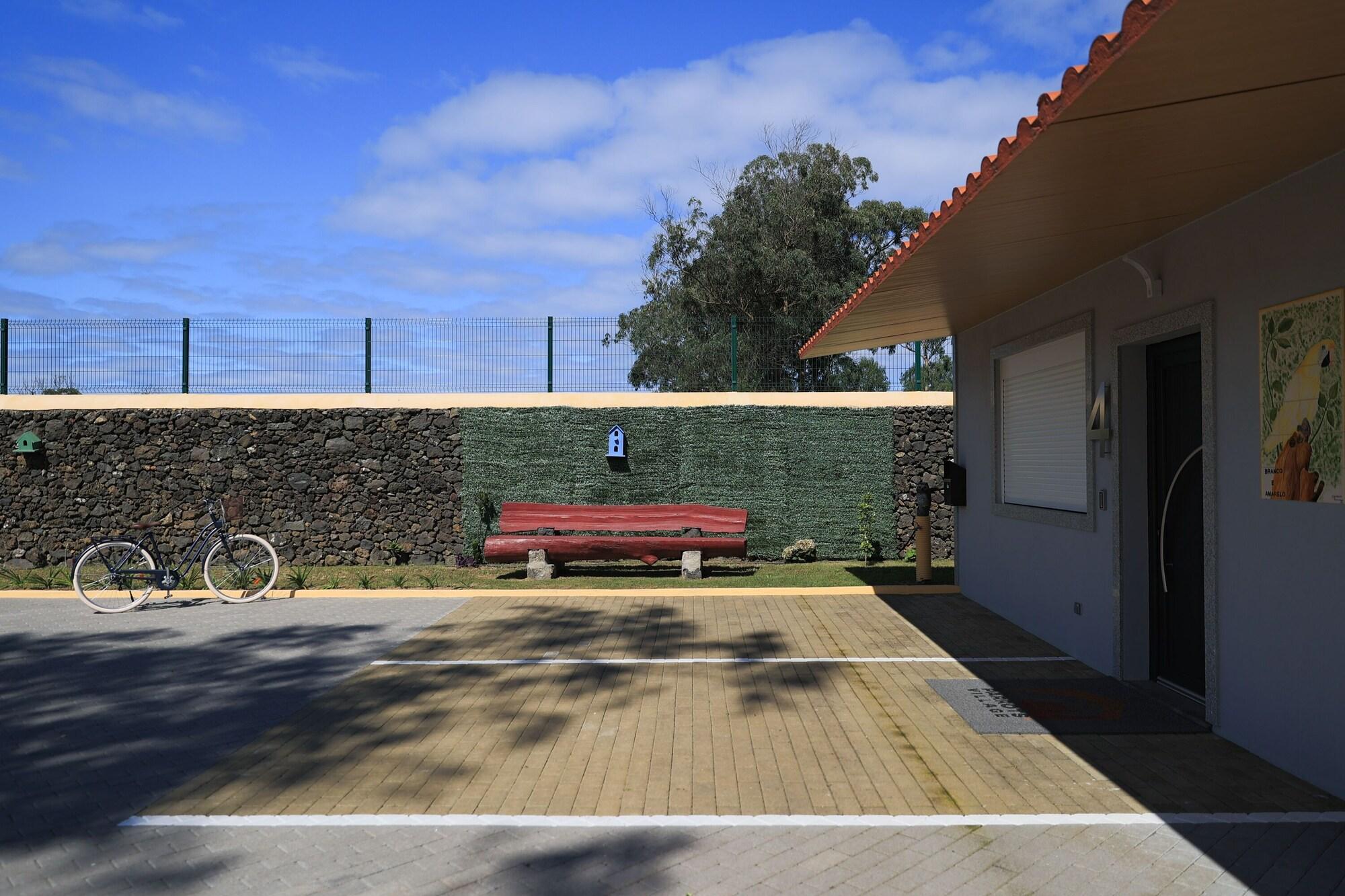 Equipamiento de Habitación Parrots Village