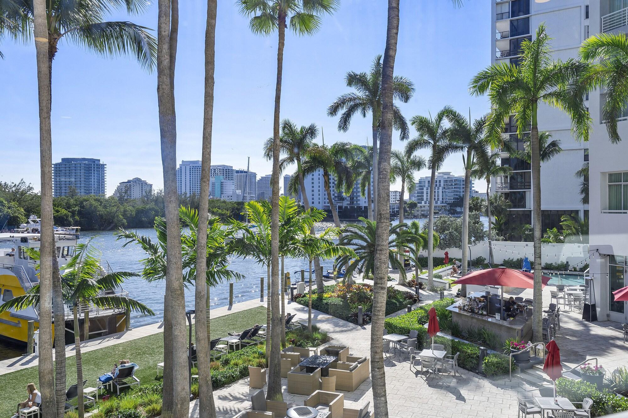 Bar/Salón Avi Lux Stay