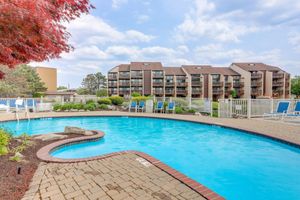 Alquiler Vacacional - Port Clinton Condo w/ Community Pool & Hot Tub!