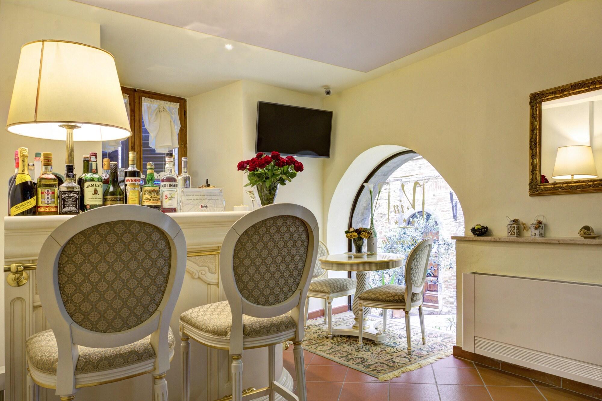 Bar/Salón Hotel Volterra In Superior