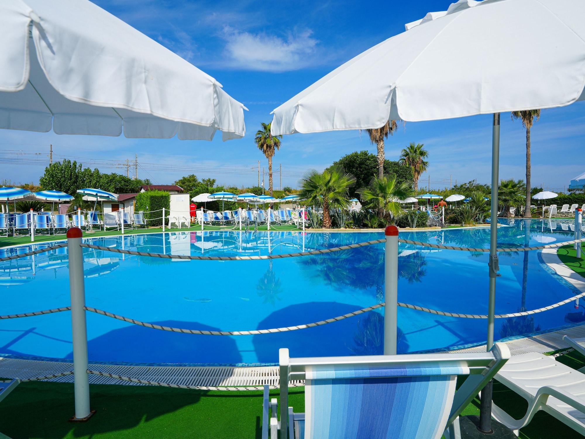 Vista Piscina Villaggio Club Bahja