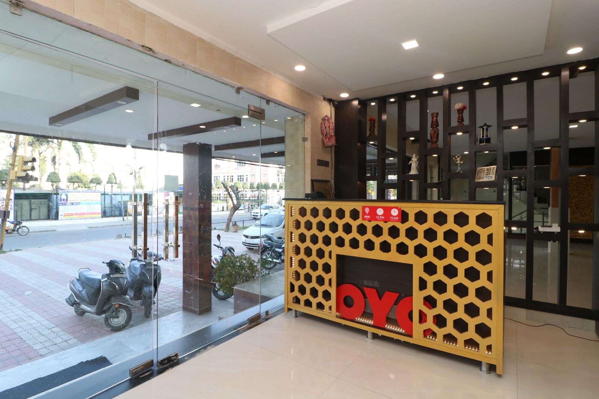 Vista Lobby OYO 29852 Hotel Golden View