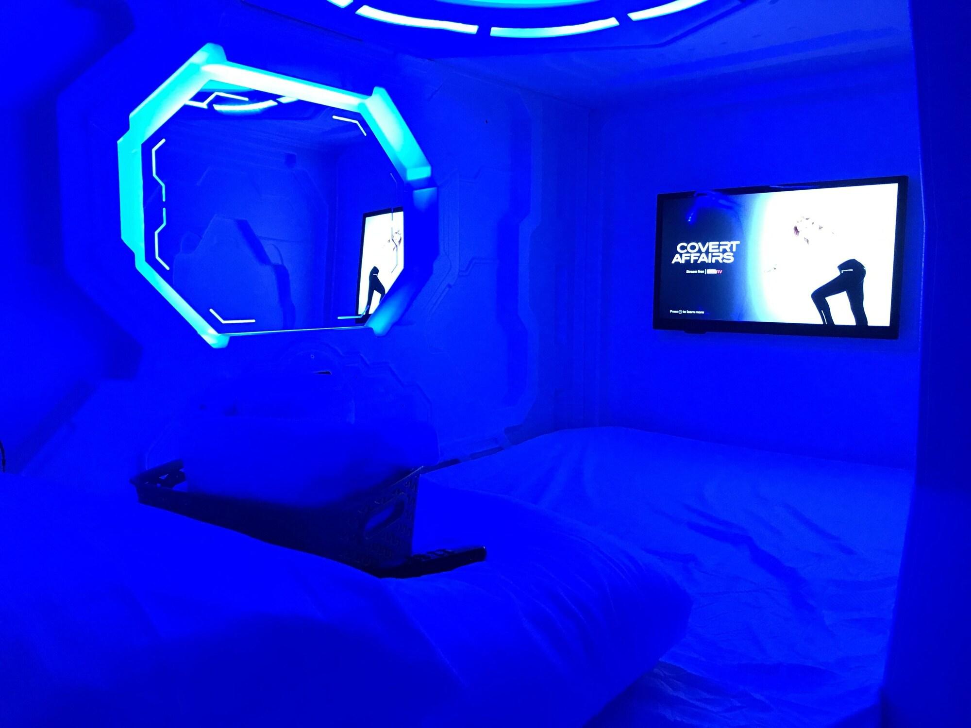 Varios Luxury Stays - Hostel