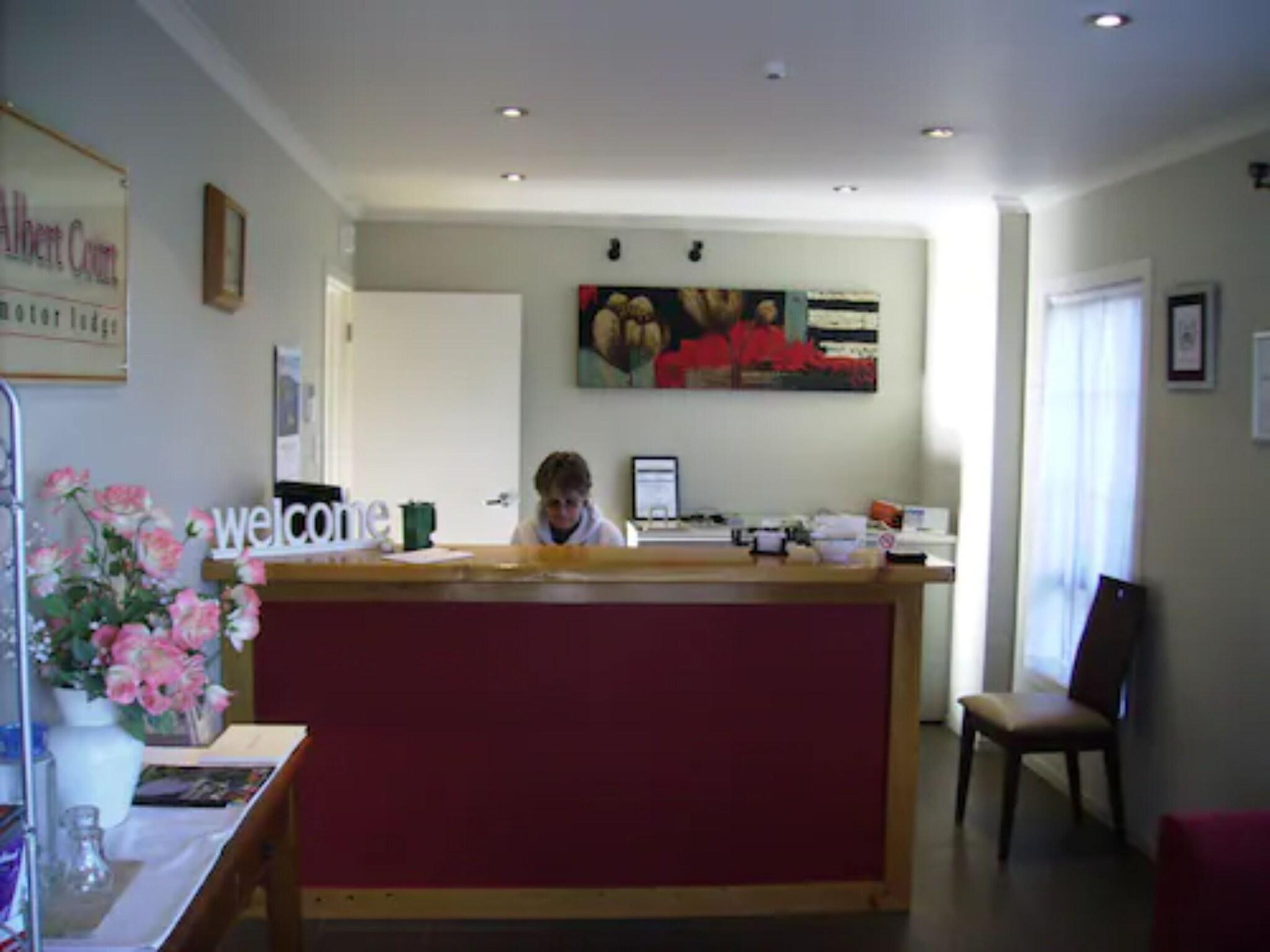 Vista Lobby Albert Court Motor Lodge