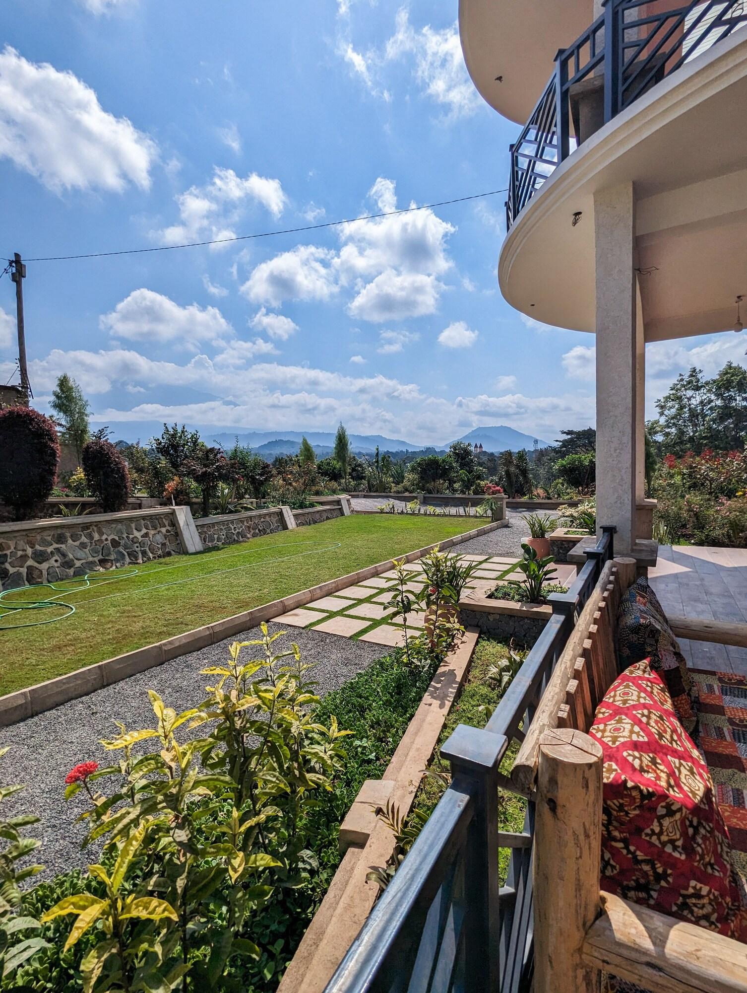 Vista Exterior the hill haven