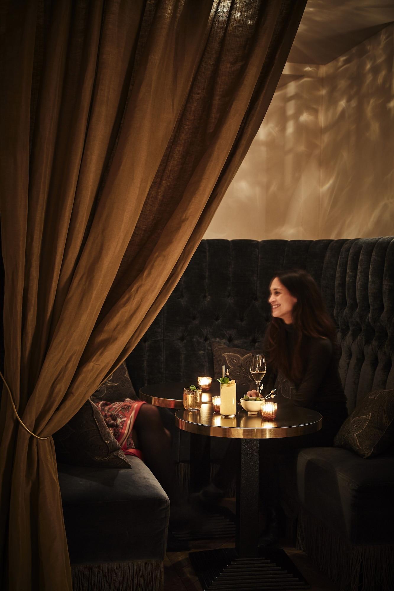 Bar/Salón Hotel Sanders