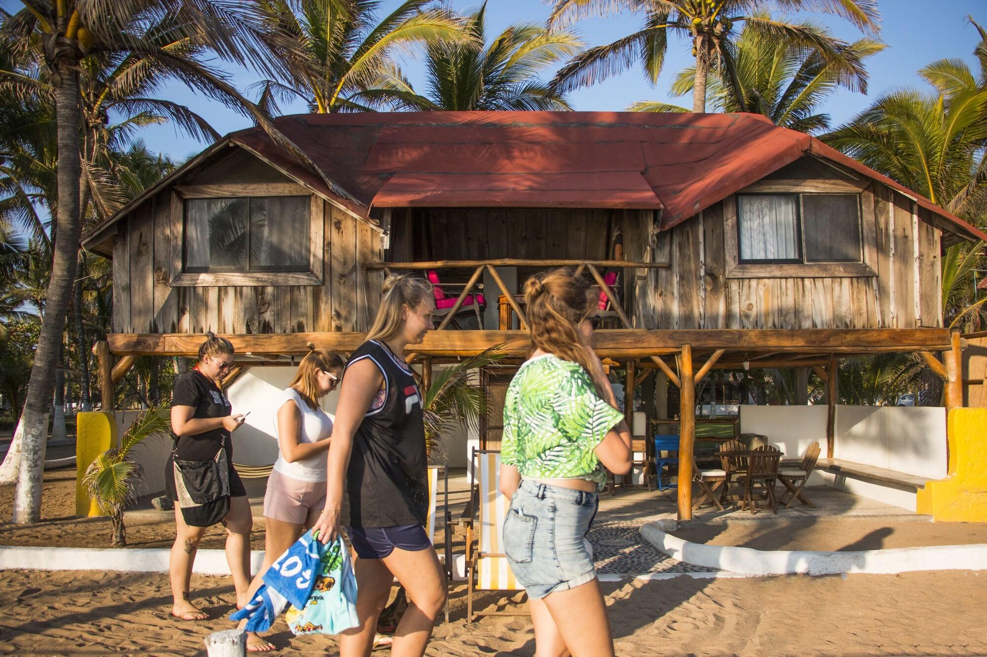 Vista Exterior Villa Polinesia Wellness