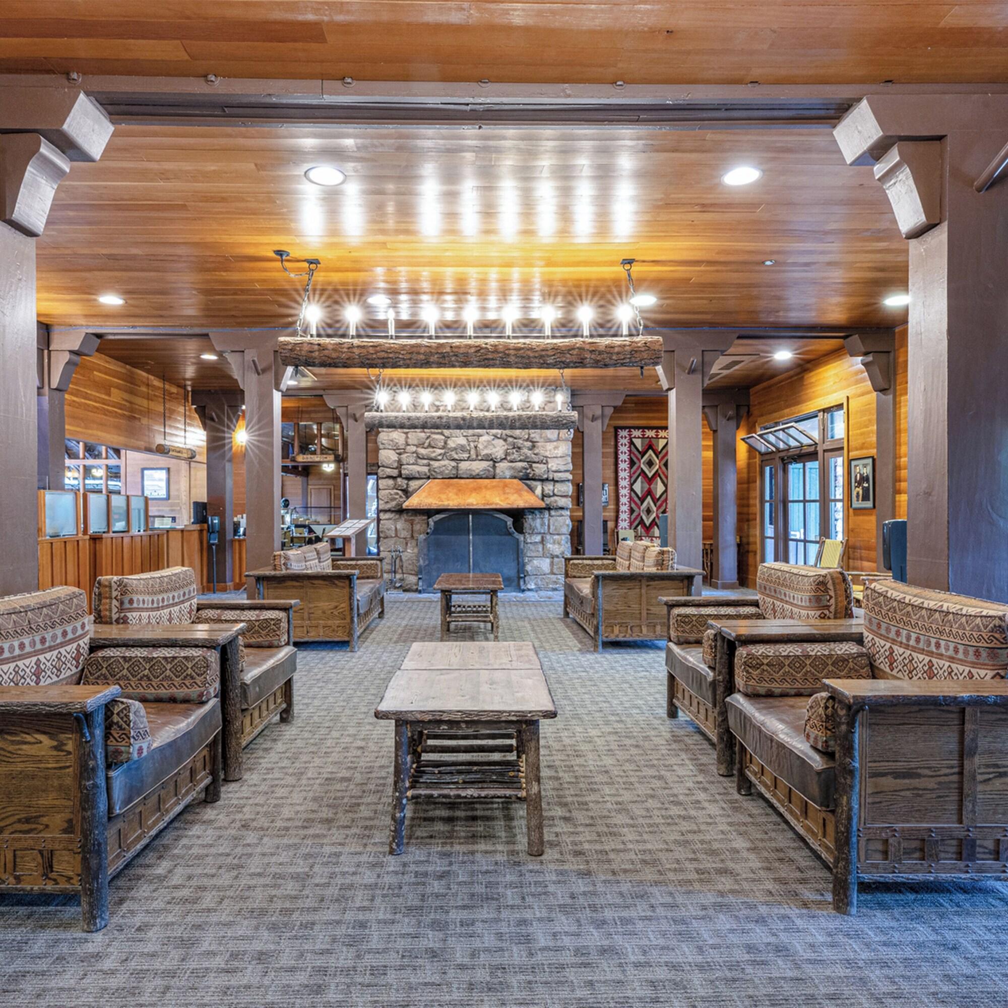 Vista Lobby The Lodge at Bryce Canyon