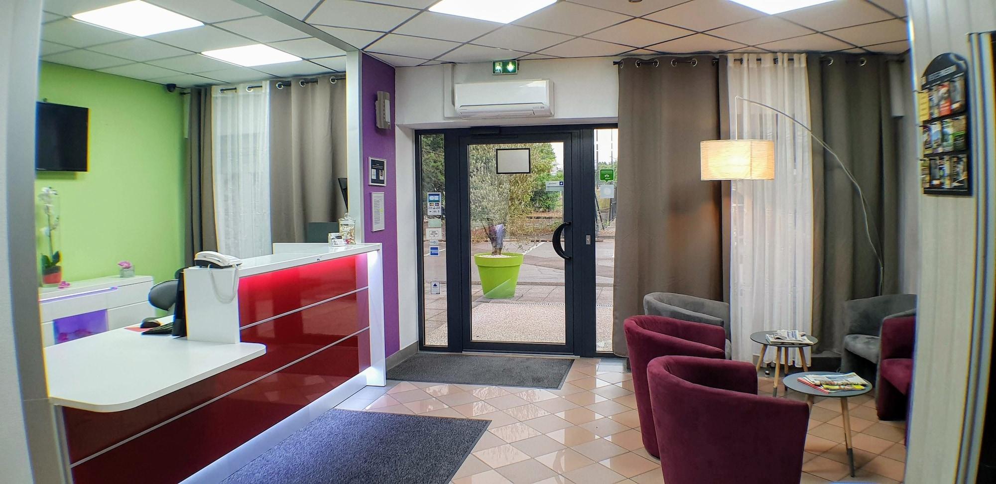 Vista Lobby L'Hôtel Le Marais Romilly Sur Seine Centre