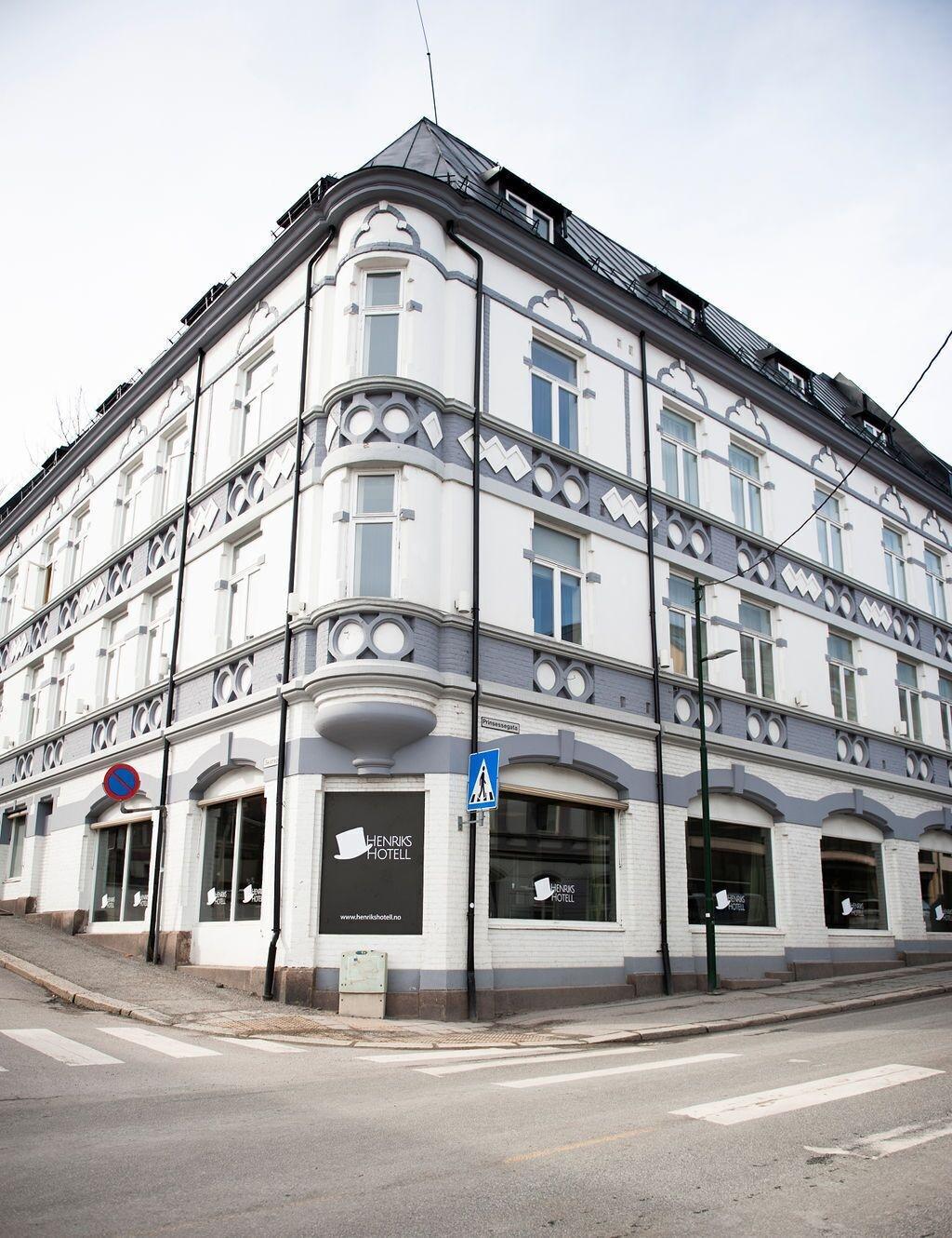 Vista Exterior Henriks Hotell