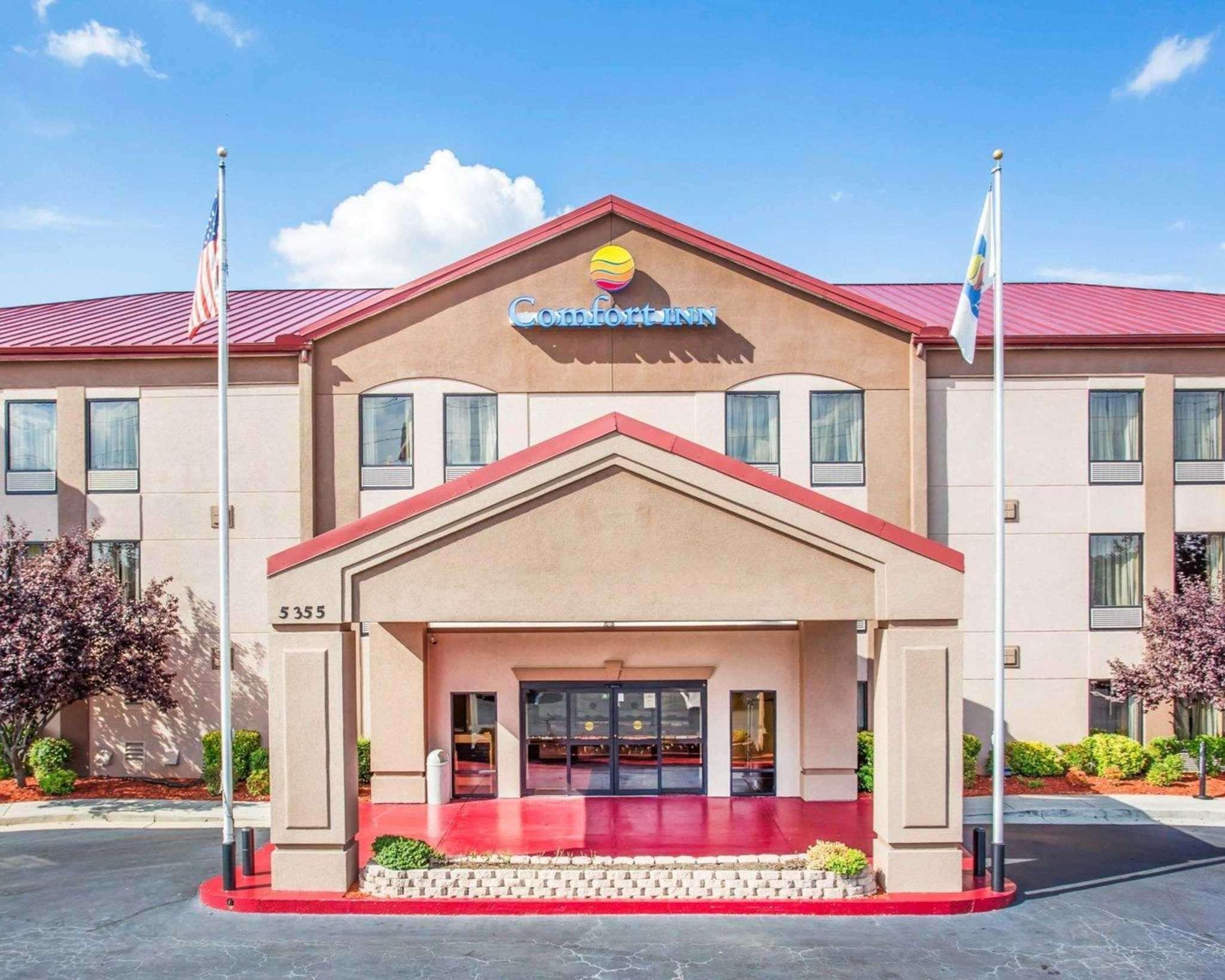 Vista Exterior Comfort Inn & Suites at Stone Mountain
