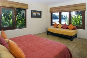 Alquiler Vacacional - 200 ft Oceanfront, Sleeps 18, Private, Cook, Service, Swim up bar, jacuzzi