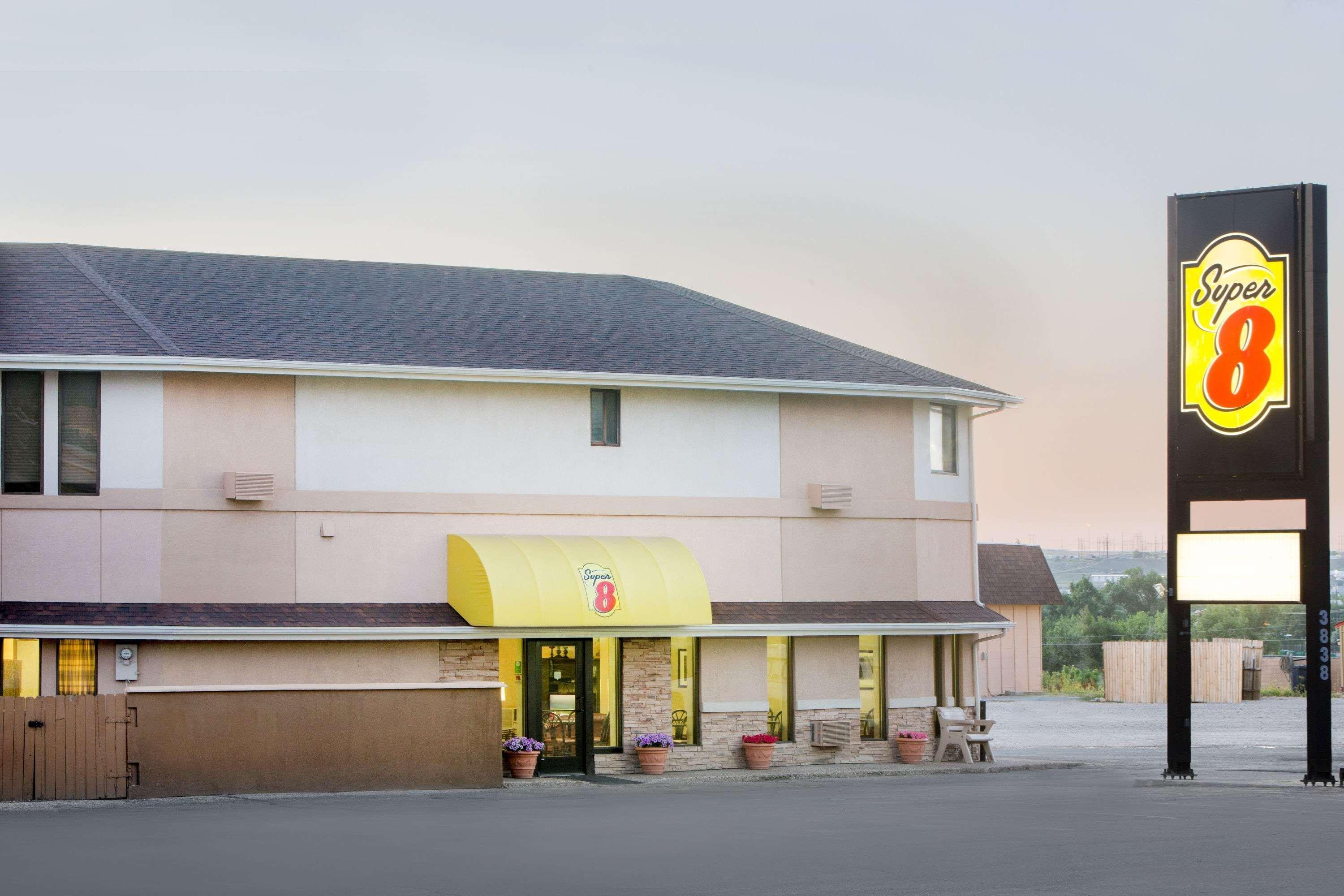Varios Super 8 by Wyndham Casper West by the River