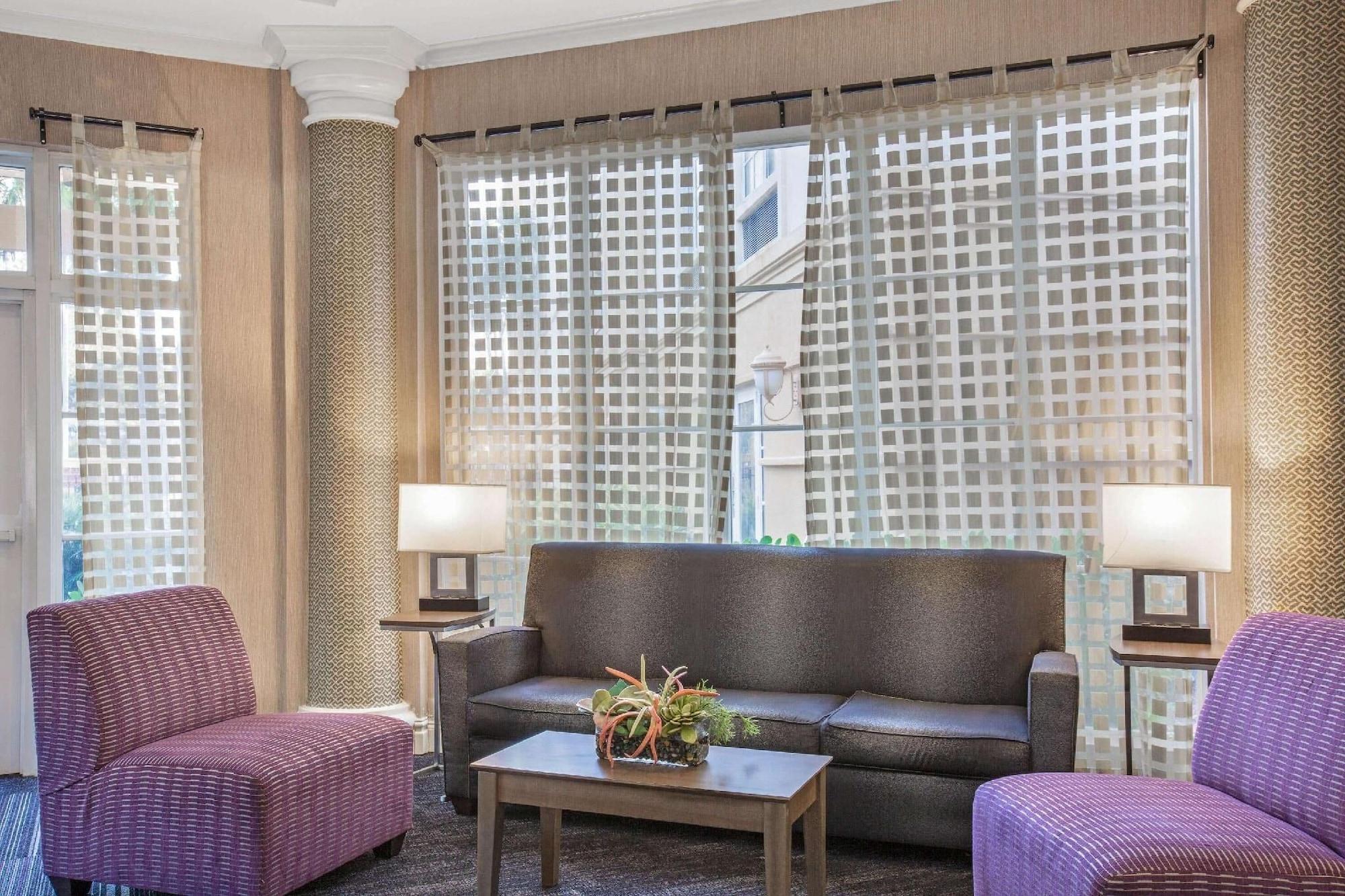 Vista Lobby La Quinta Inn & Suites by Wyndham Miami Airport West