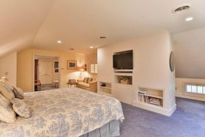 Alquiler Vacacional - Shore thing - walk to the beach, expansive home on desirable Shore Road!