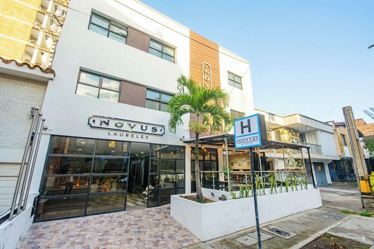 Varios Novus Laureles