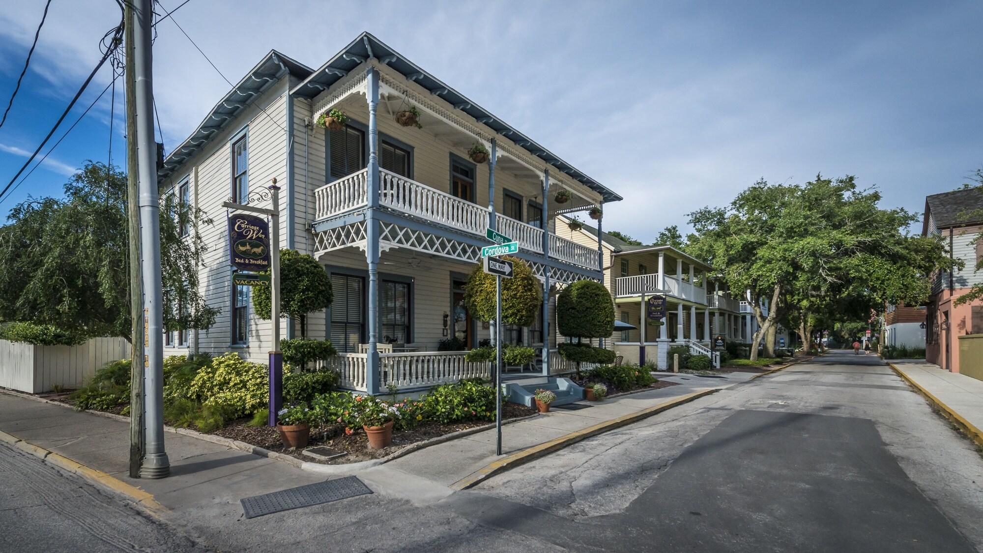 Varios Carriage Way Inn