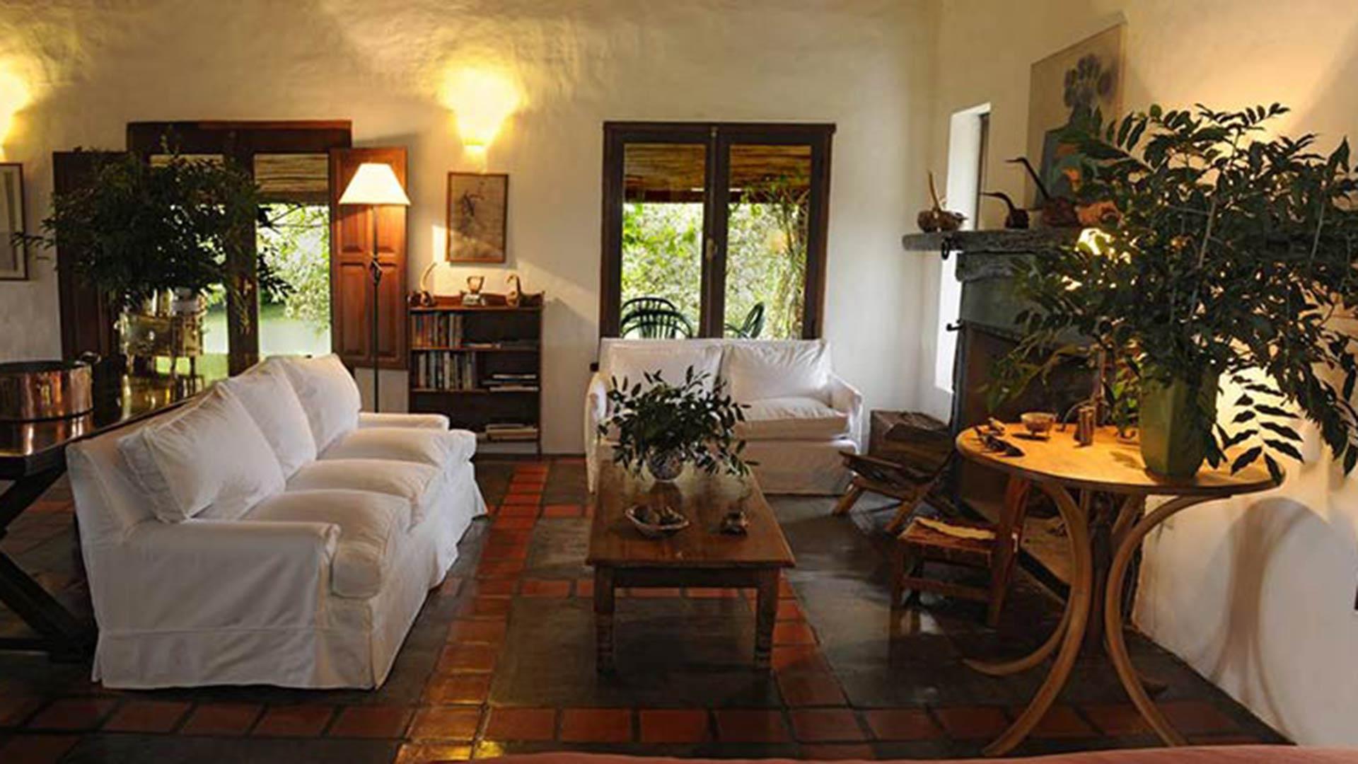 Bar/Salón Posada de la Laguna-Lodge