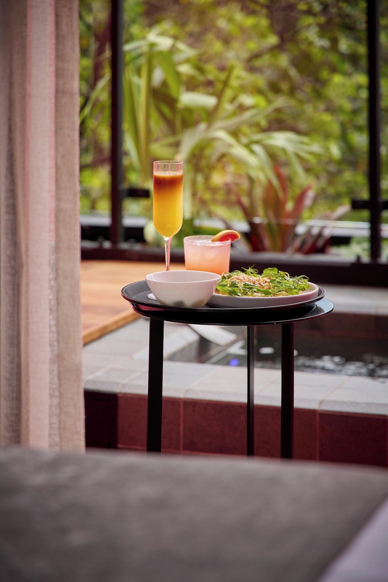 Restaurant Calle Flora Hotel by Jalo
