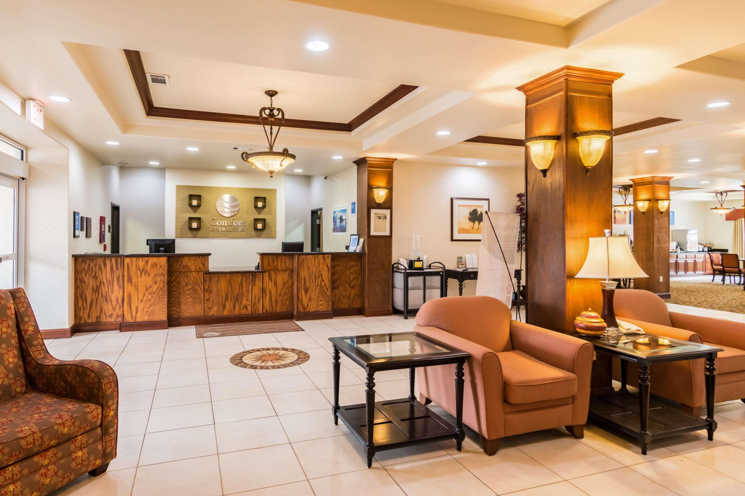 Vista Lobby Baymont Inn & Suites by Wyndham Glen Rose