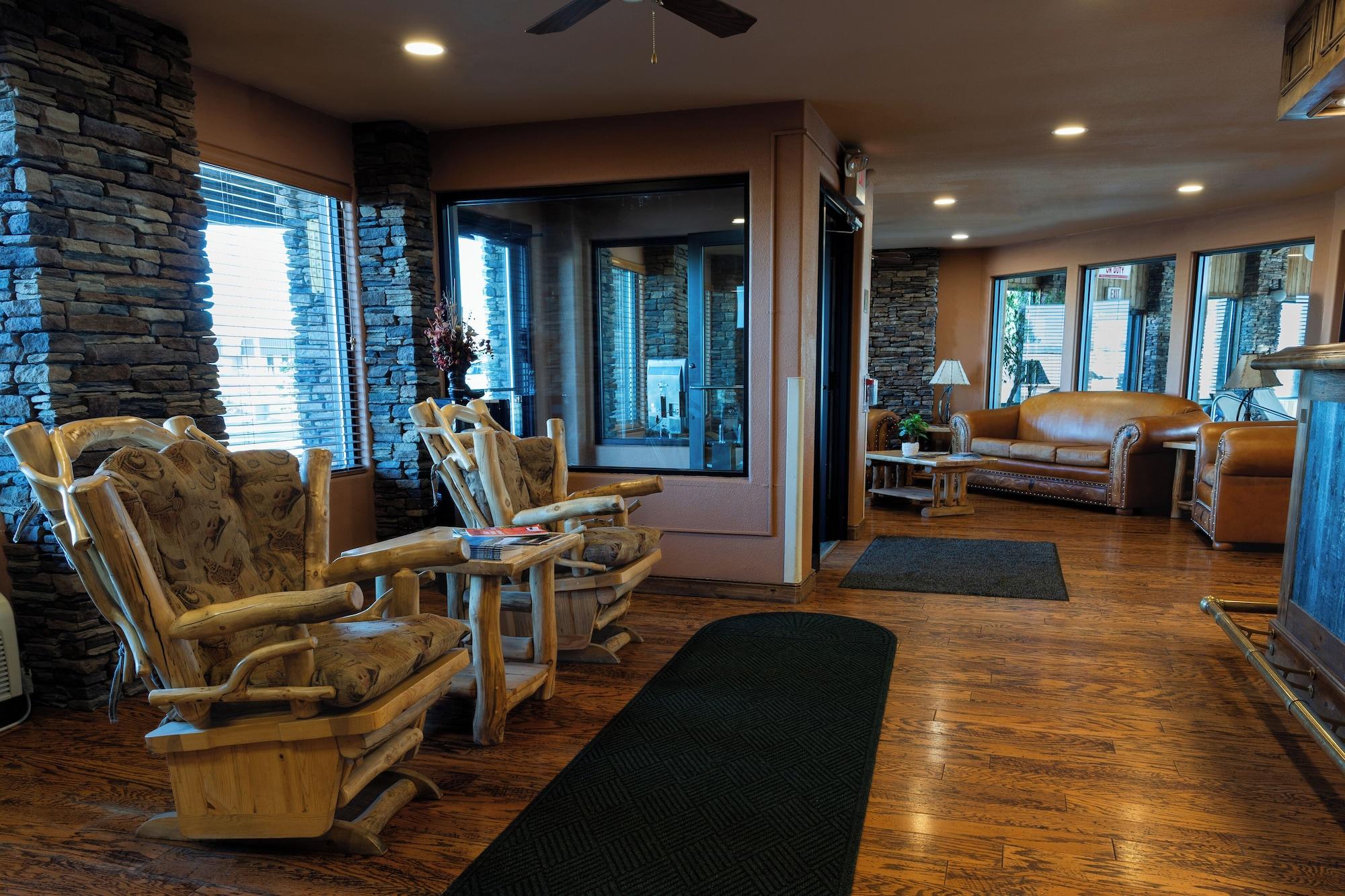 Vista Lobby Pinedale Hotel & Suites