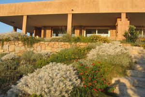 Alquiler Vacacional - Charming beach front villa, private garden, sea view with breath-taking sunsets either from inside/outside the house