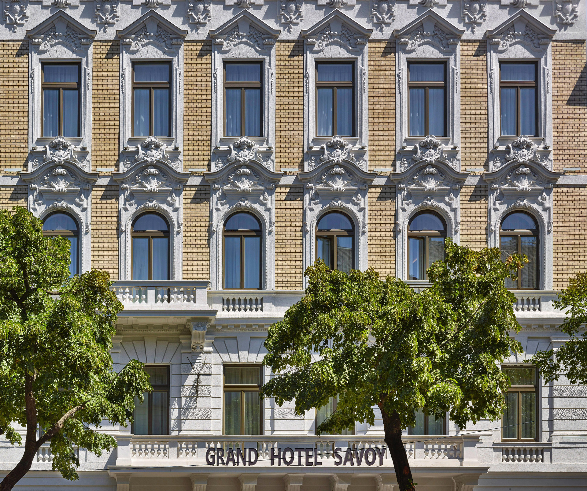 Vista Exterior EST Grand Hotel Savoy