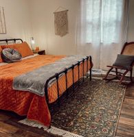 Alquiler Vacacional - Cozy cottage with fire pit in safe area with easy access to Kansas City!