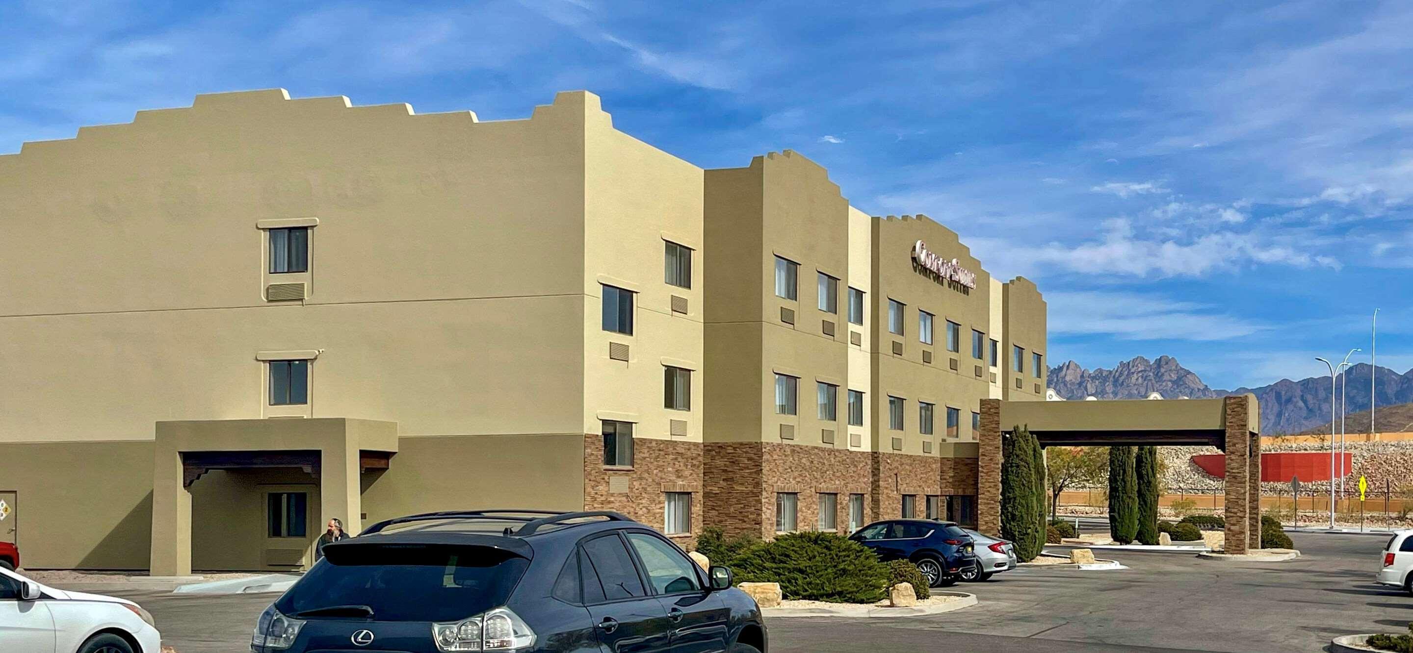 Vista Exterior Comfort Suites University Las Cruces