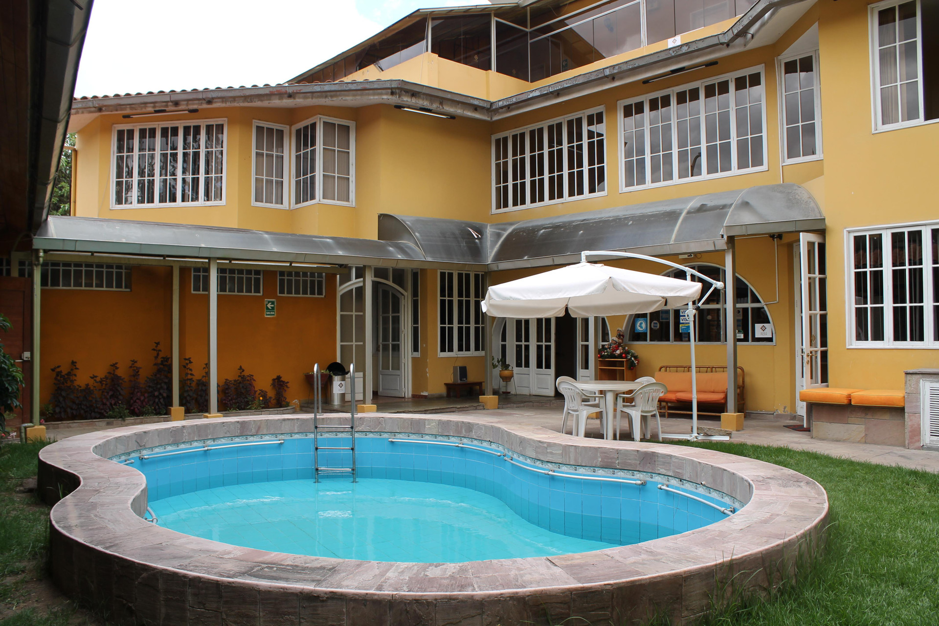 Vista Piscina Hostal Serra Nova