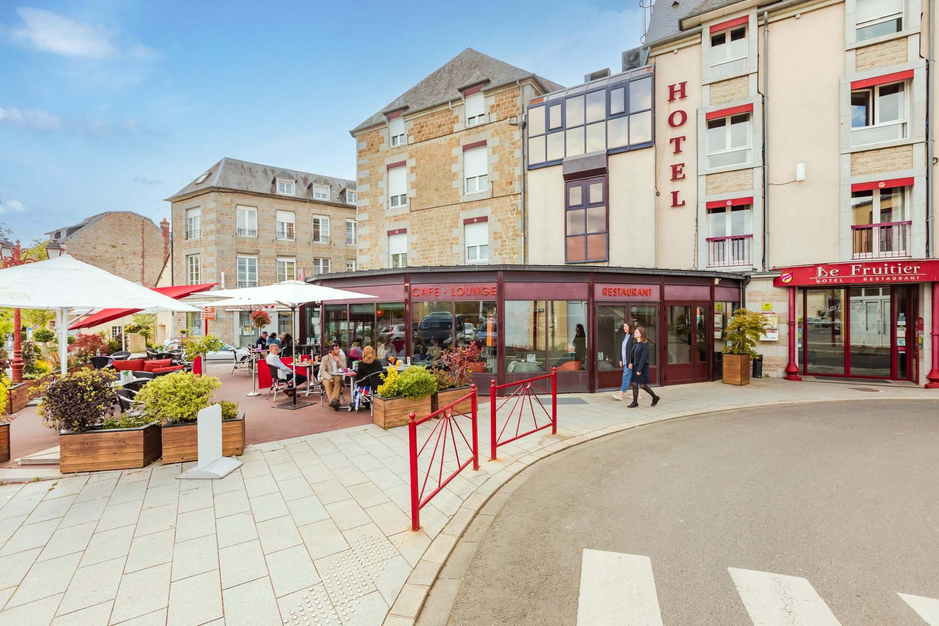 Vista Exterior Logis Hôtel Restaurant Le Fruitier