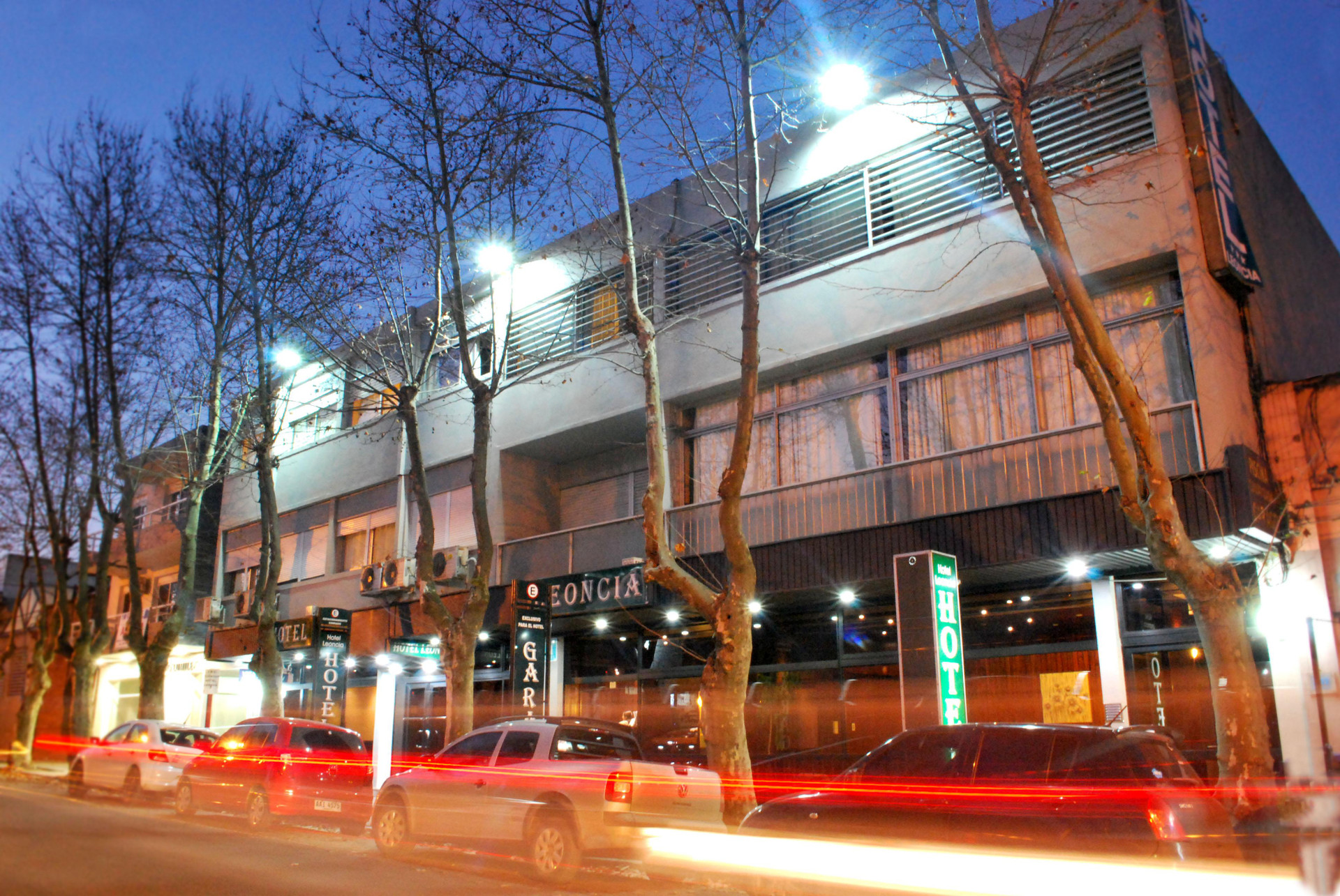 Vista Exterior Hotel Leoncia