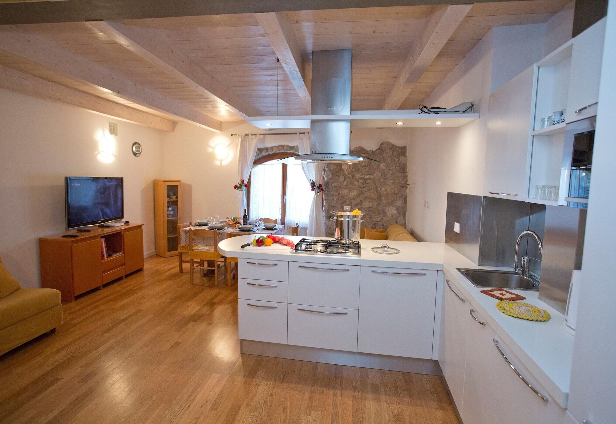 Varios Aloha Suite Near the Sea III - 2 Block Walk to Beach!