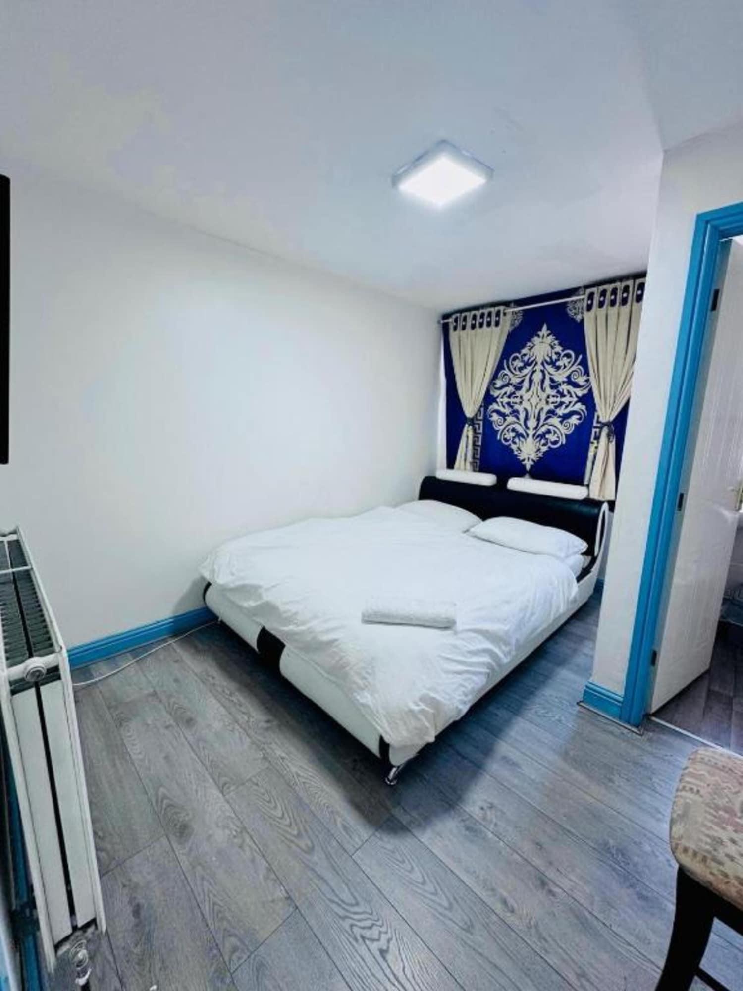 Varios OYO Unique Private Rooms - Bolton Central, Free Parking