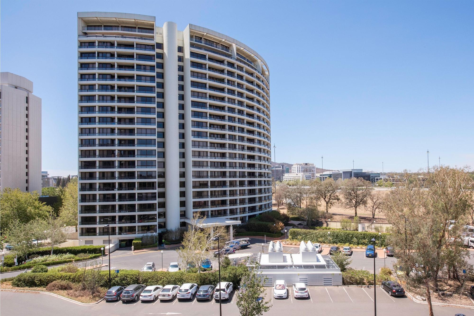 Vista Exterior BreakFree Capital Tower