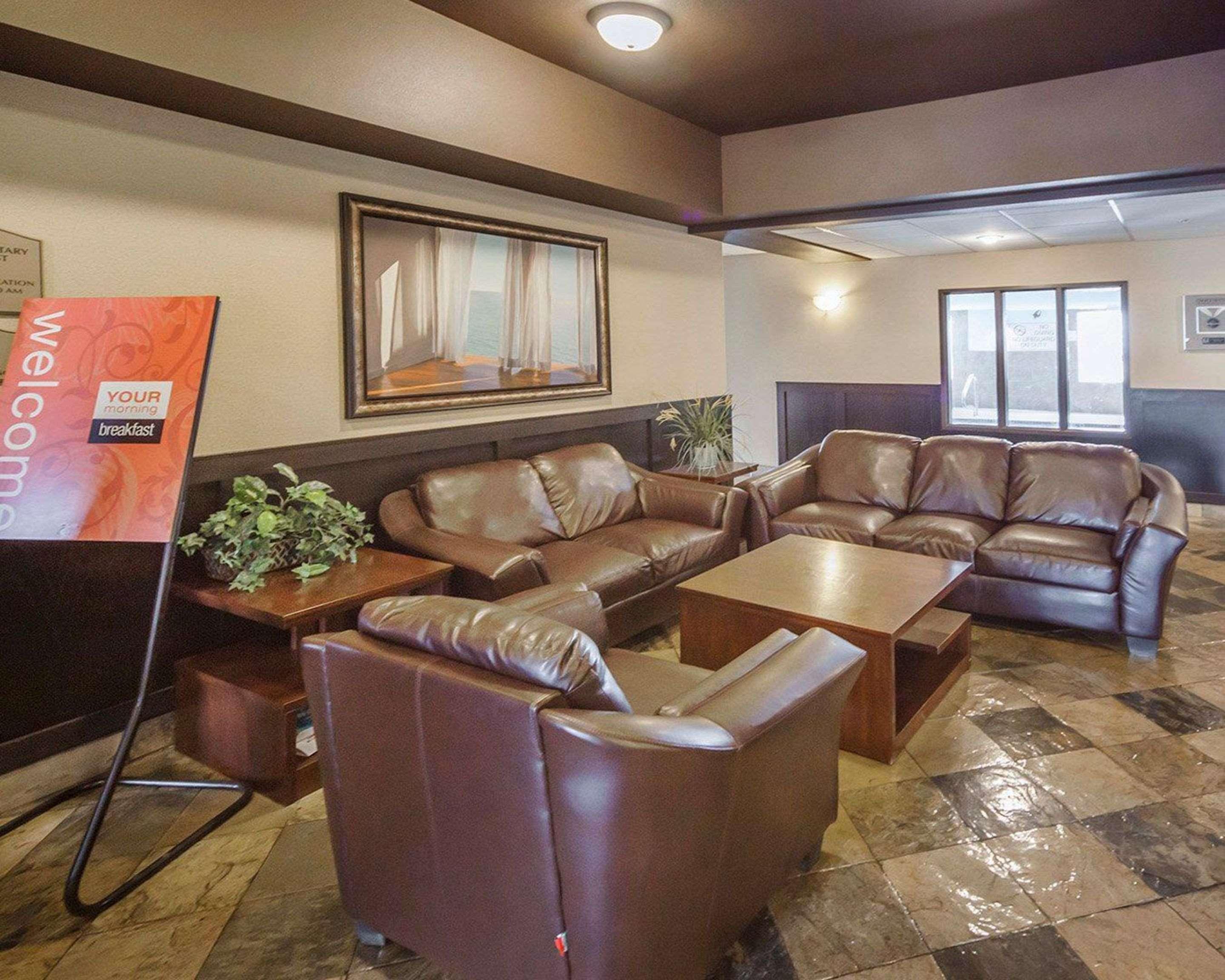 Vista Lobby Prairie Moon Inn Sylvan Lake