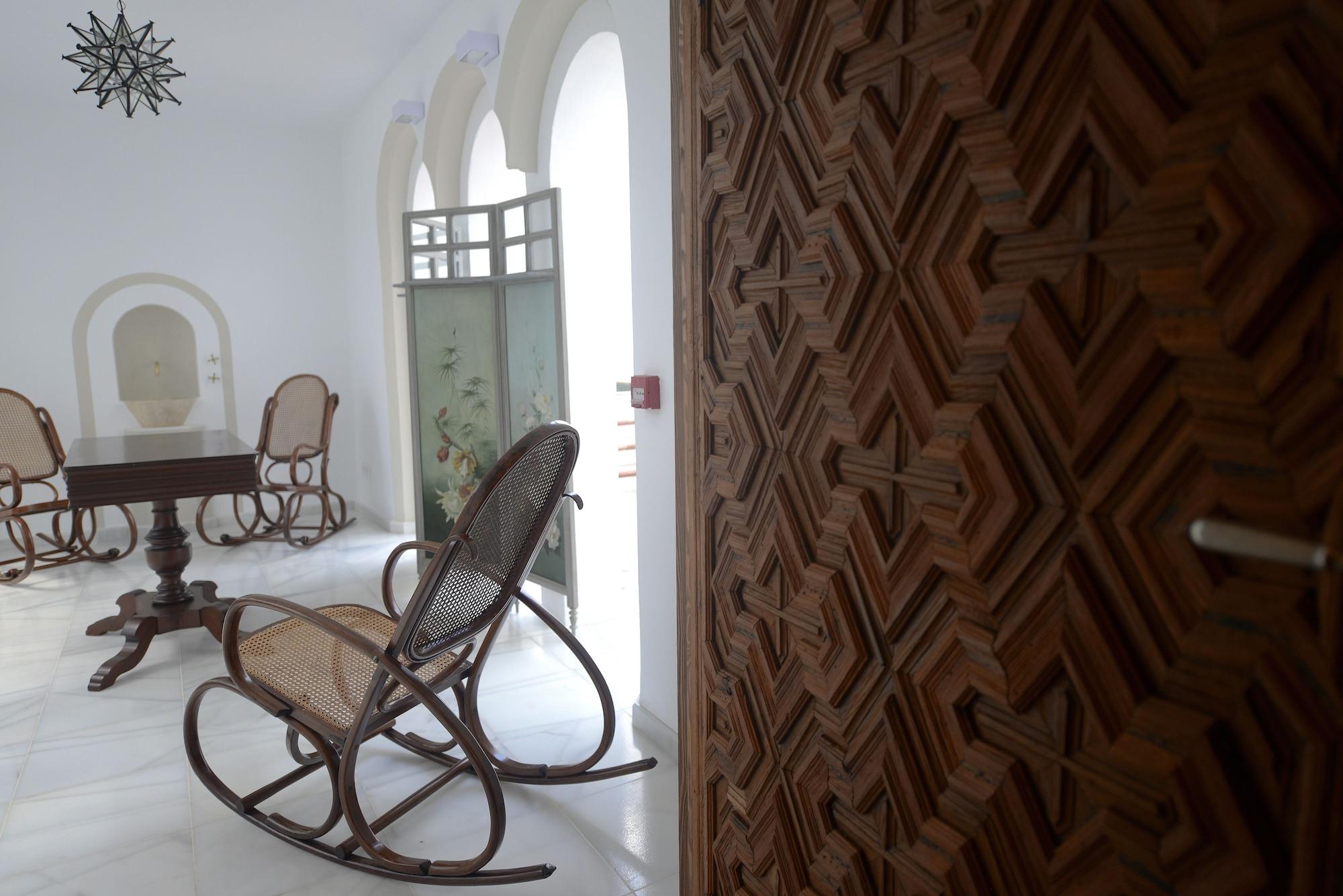 Vista Lobby Apartasuites Alberca