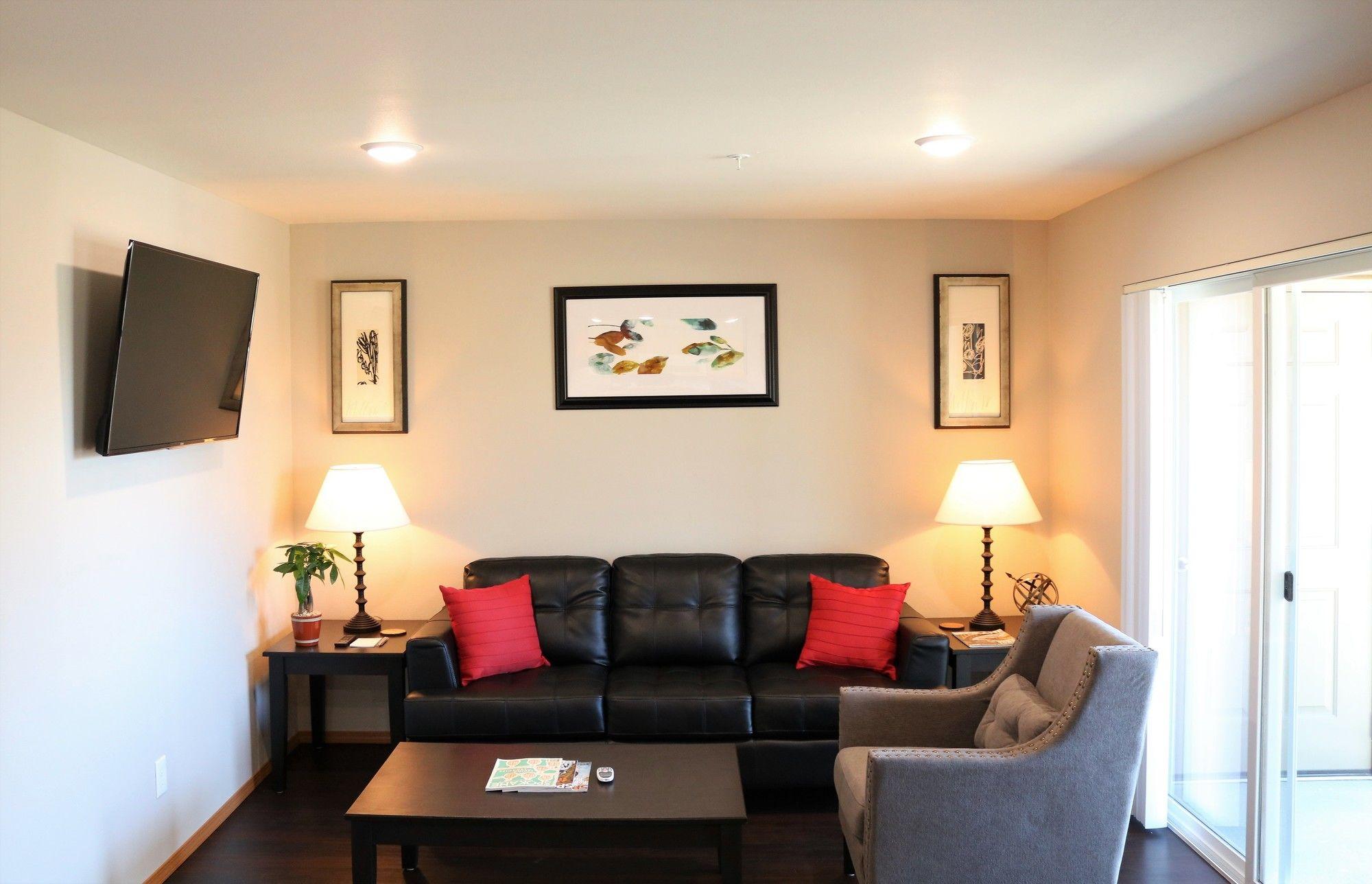 Varios Autumn Leaf Furnished Apartments