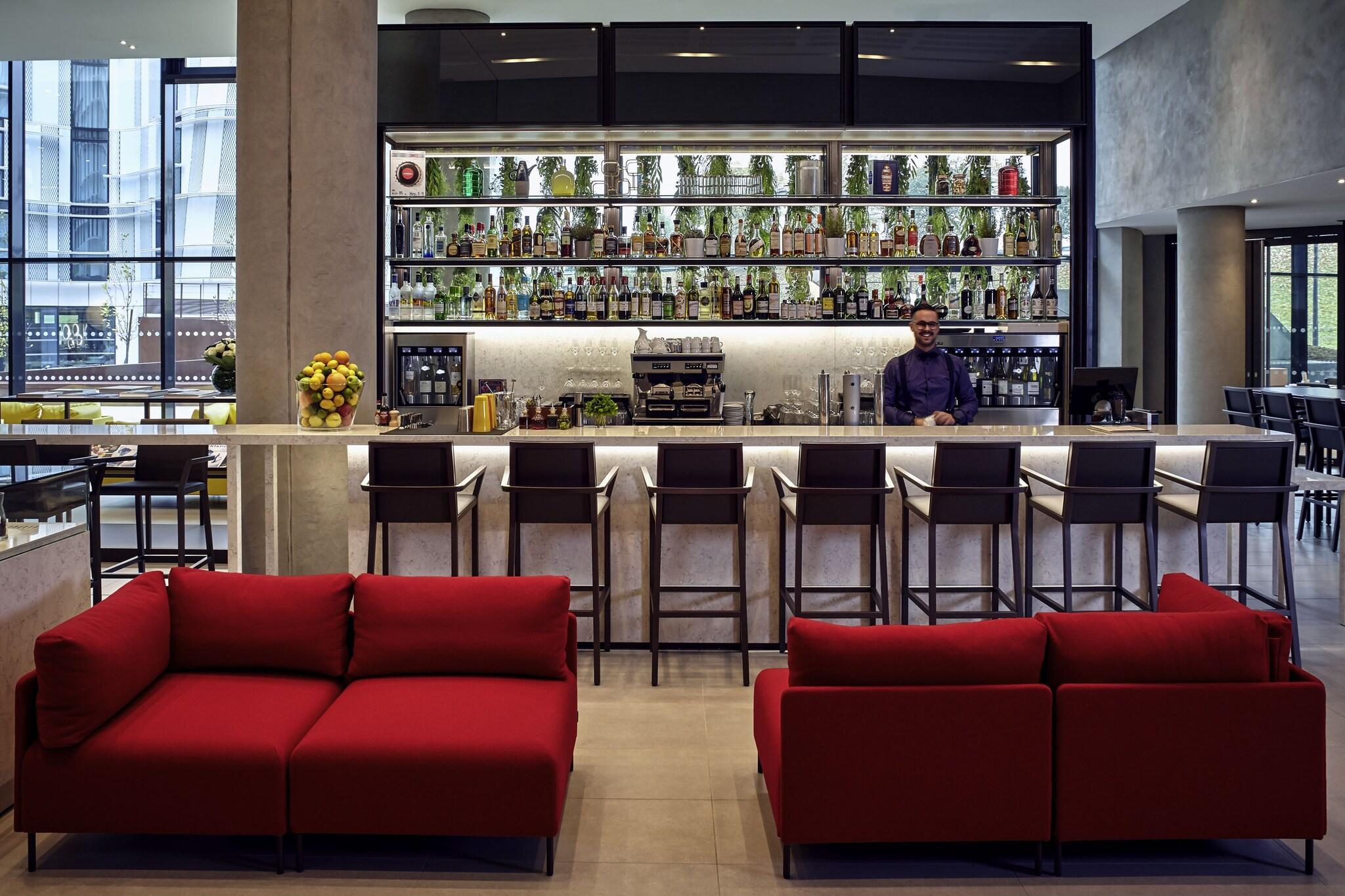 Vista Lobby Radisson Blu CDG Airport Terminal Hotel
