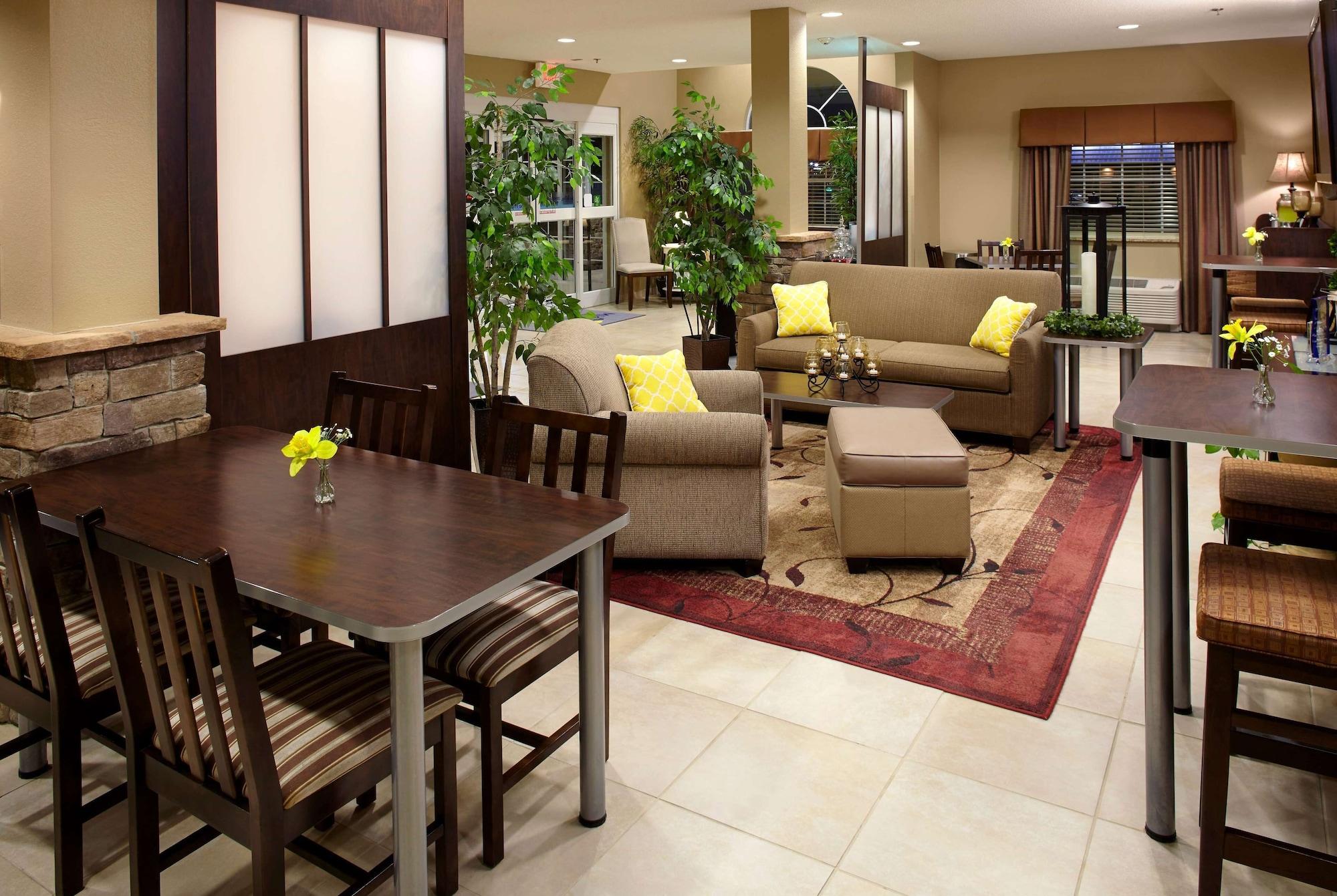 Vista Lobby Microtel Inn & Suites by Wyndham St Clairsville/Wheeling