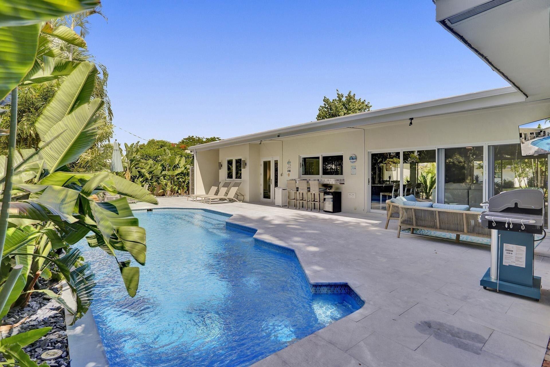 Pool view Ruxtreat! Just A Few Blocks To The Beach With Golf Cart! 4 Bedroom Home
