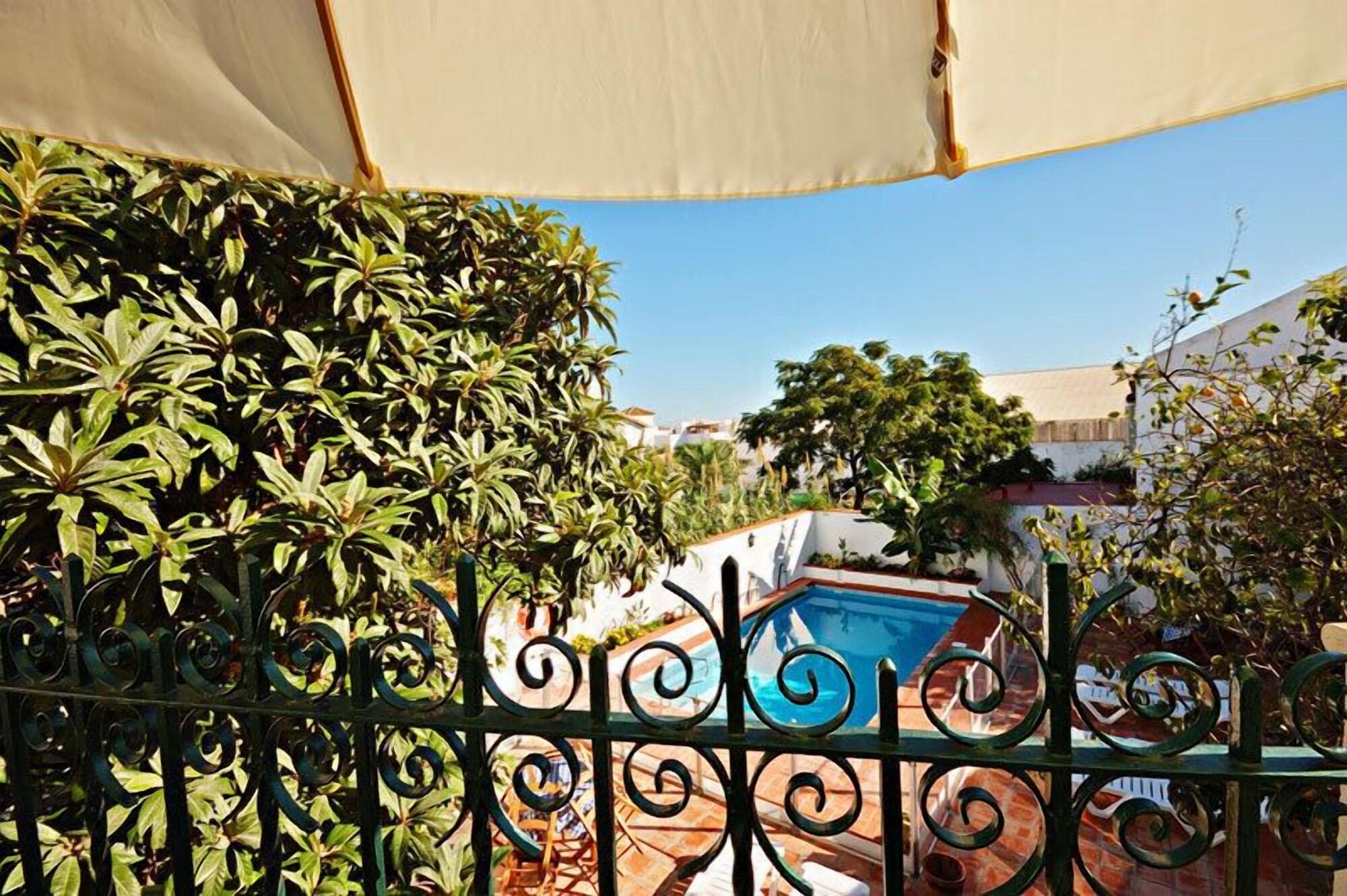 Vista Piscina Hostal La Posada de Conil